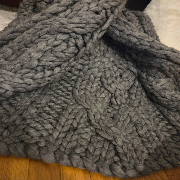 UGG Home Gray Chunky Knit Large Size Wool Throw Blanket - Picture 4 of 7